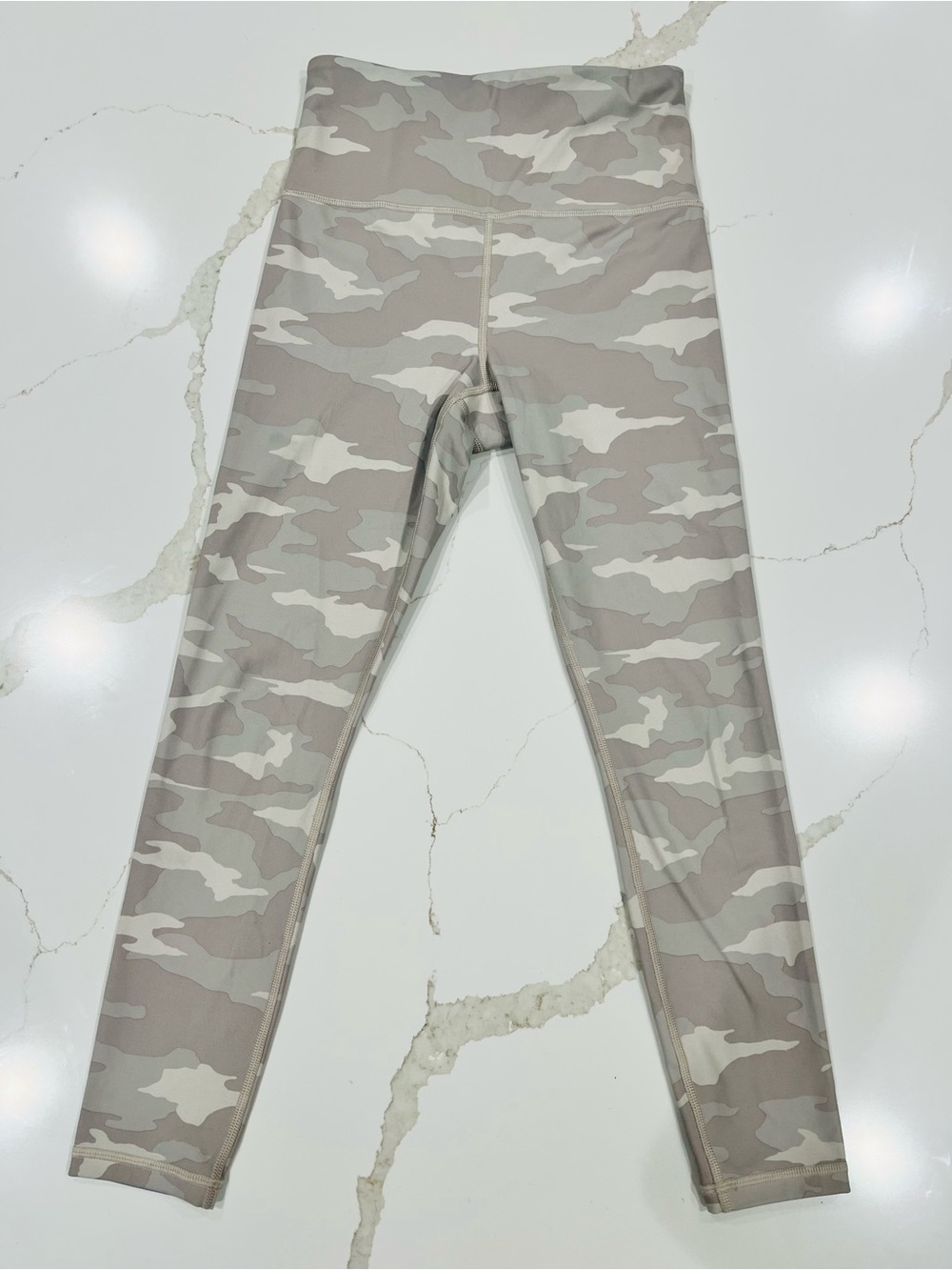 🧘🏻‍♀️ Athleta Elation 7/8 Tight XS Neutral Camo High Rise Leggings